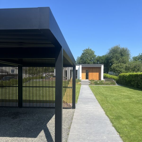 Kompromisløs Dobbeltcarport – En Fusion af Aluminium og Ædeltræ - Image 2