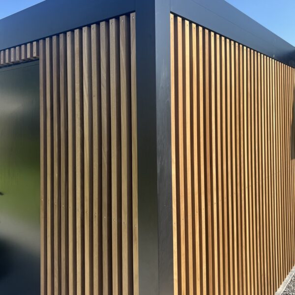 Kompromisløs Dobbeltcarport – En Fusion af Aluminium og Ædeltræ - Image 7