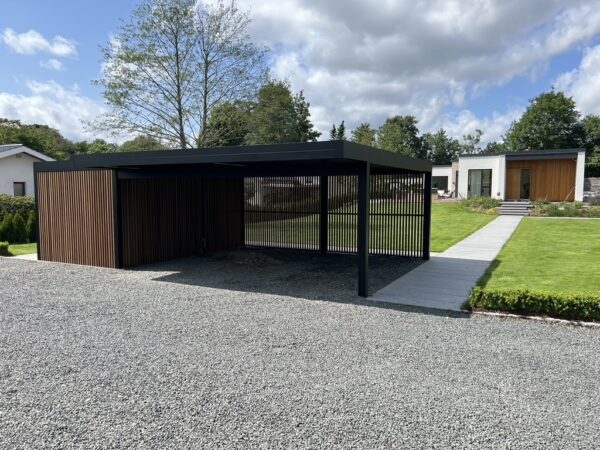 Kompromisløs Dobbeltcarport – En Fusion af Aluminium og Ædeltræ